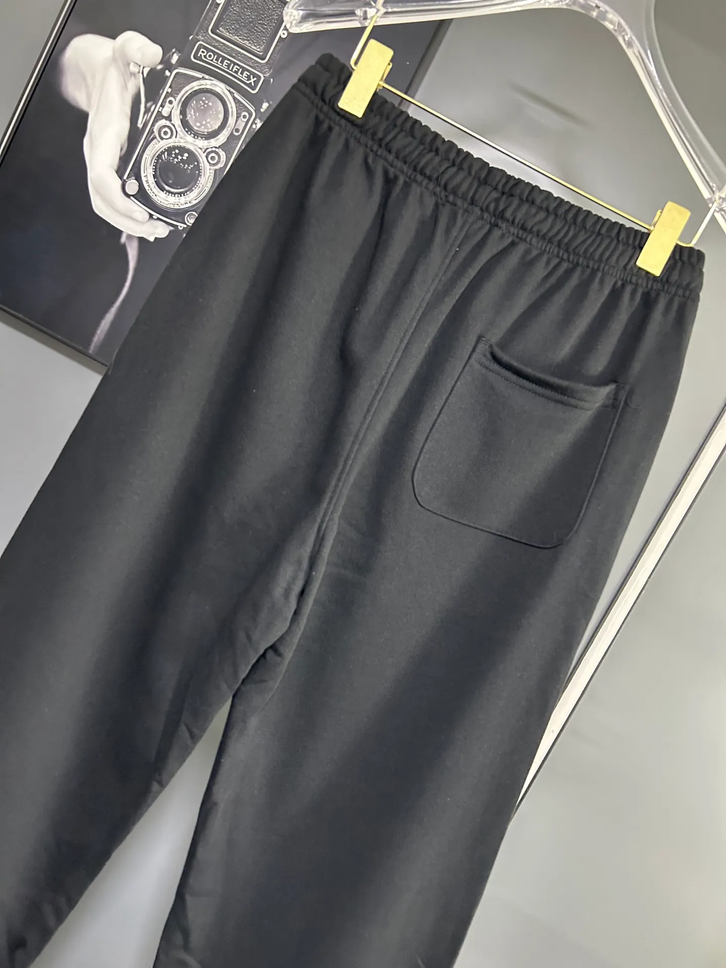 P220 Chrome Hearts 25 new colorful cross-mark loose straight trousers 2025 autumn and winter new embroidered elastic band casual trousers, customized fabrics at the counter. Made of 400g high-version terry fabric, with high breathability and comfort, impeccable details, no pilling and no deformation, brand element design concept, reflecting high quality. It feels delicate and soft! It presents casual tailoring, the same style for men and women, and the upper body shape is awesome! Size: S M L XL Color: Black